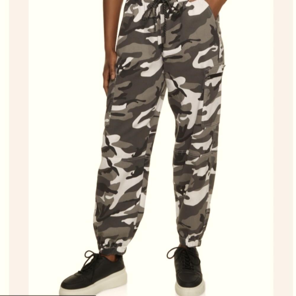 Thrill 94 Camo Print Joggers Boyfriend Fit Sz. 2X Olive New with tags